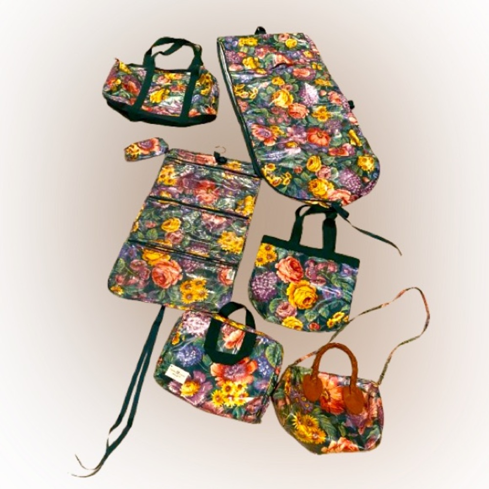 Beautiful Nordic House Designs NYC 7 Piece Floral Travel Bag Set Garment NWT